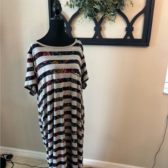 Lularoe Carly Hi Low Swing Dress Grey with Multicolor Stripes Extra Stretchy 3XL - Picture 1 of 3